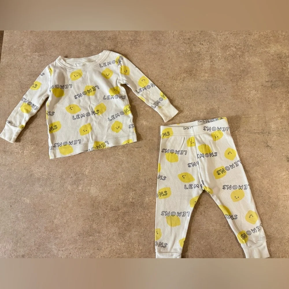 Old Navy Baby 2 Piece Pajama Set with Yellow Lemon Design, Size 12-18M